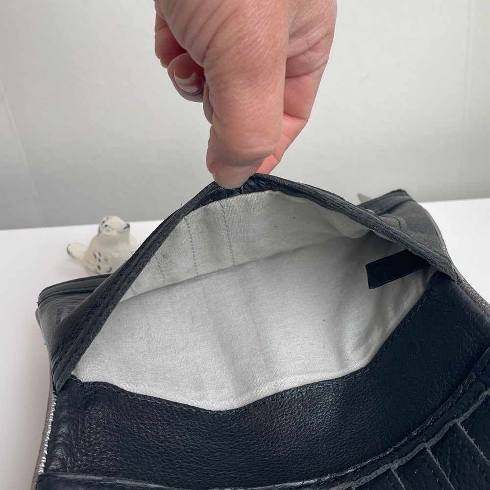 Fossil 🗝️ Genuine Leather Wallet - Picture 14 of 16